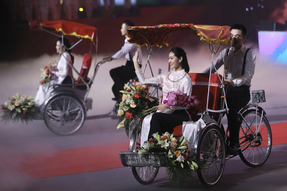 Chương trình nghệ thuật bế mạc SEA Games 31 Hội tụ để tỏa sáng. (Ảnh: TTXVN)