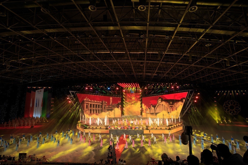 Chương trình nghệ thuật bế mạc SEA Games 31 Hội tụ để tỏa sáng. (Ảnh: TTXVN)