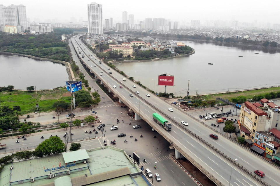 Cửa ngõ phía Nam, đoạn giải đường Giải Phóng và đường Vành đai 3 lượng phương tiện giao thông giảm rõ rệt. (Ảnh: Danh Lam/TTXVN)