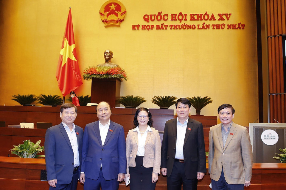 Chủ tịch nước Nguyễn Xuân Phúc với các đại biểu. (Ảnh: Doãn Tấn/TTXVN)