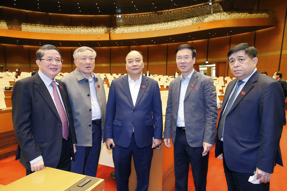 Chủ tịch nước Nguyễn Xuân Phúc, Thường trực ban Bí thư Võ Văn Thưởng với các đại biểu. (Ảnh: Doãn Tấn/TTXVN)