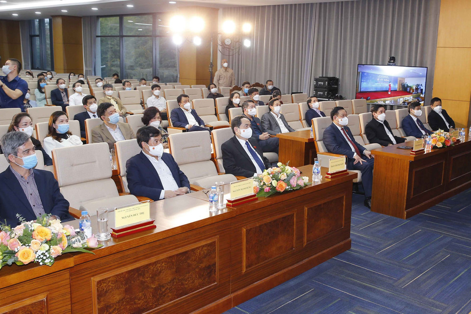 Chủ tịch Quốc hội Vương Đình Huệ và các đại biểu dự Lễ kỷ niệm. (Ảnh: Doãn Tấn/TTXVN)