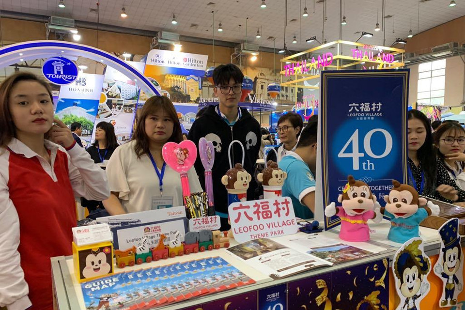 Các gian hàng quốc tế đều được tranh trí sinh động, bắt mắt với nhiều thông tin phong phú. (Ảnh: PV/Vietnam+)