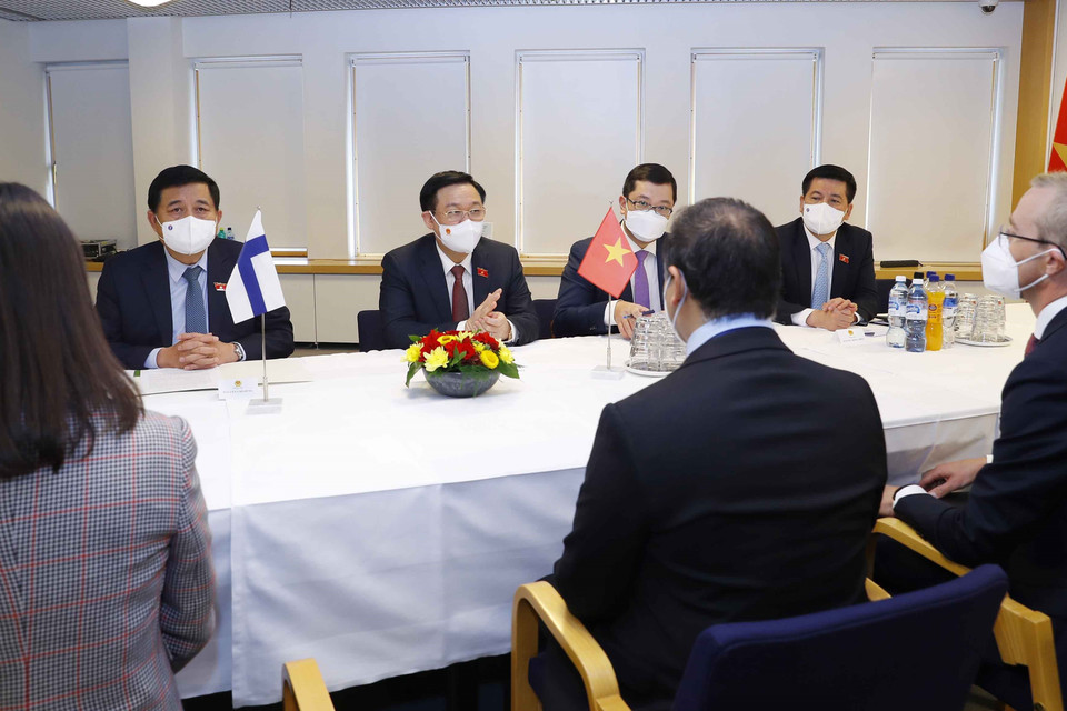 Quang cảnh buổi tiếp của Chủ tịch Quốc hội Vương Đình Huệ với lãnh đạo Tập đoàn Nokia. (Ảnh: Doãn Tấn/TTXVN)