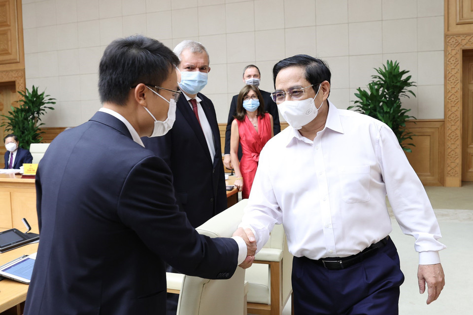 Thủ tướng Phạm Minh Chính với đại diện doanh nghiệp châu Âu tại Việt Nam. (Ảnh: Dương Giang/TTXVN)