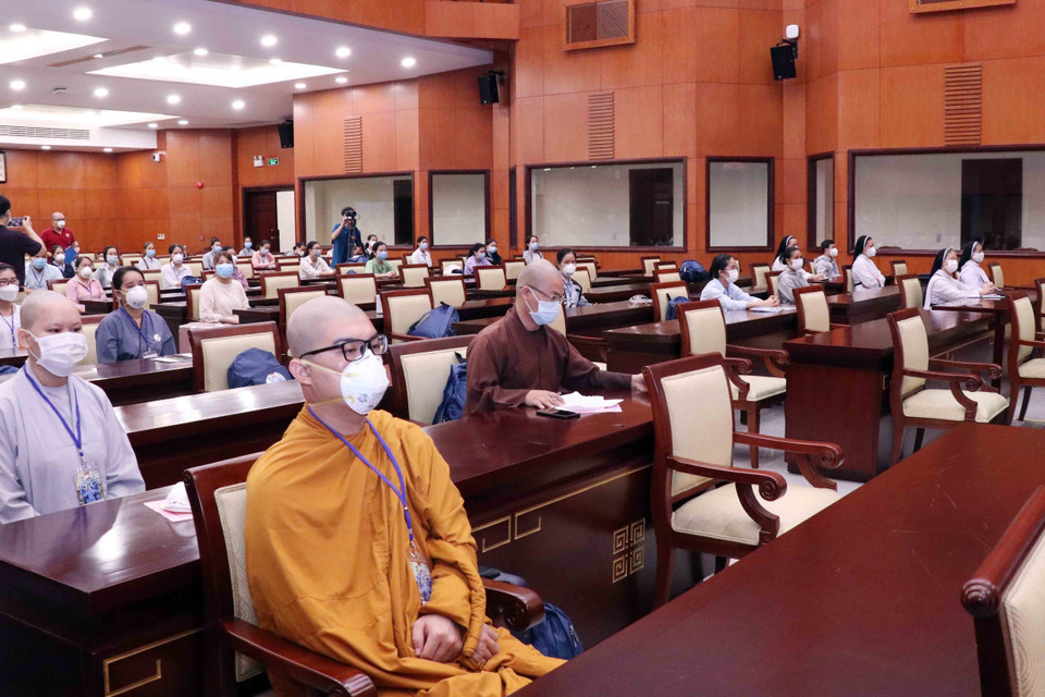 Đông đảo các chức sắc, chức việc, tín đồ các tôn giáo tại Thành phố Hồ Chí Minh đăng ký tình nguyện tham gia phòng, chống dịch COVID-19. (Ảnh: Xuân Khu/TTXVN)