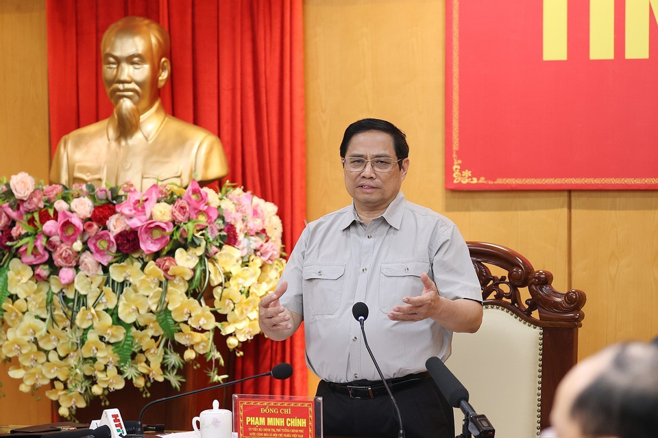 Thủ tướng Phạm Minh Chính làm việc với lãnh đạo chủ chốt tỉnh Hà Tĩnh. (Ảnh: Dương Giang/TTXVN)