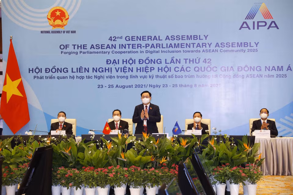 Chủ tịch Quốc hội Vương Đình Huệ dự phiên khai mạc Đại hội đồng AIPA lần thứ 42. (Ảnh: Doãn Tấn/TTXVN)