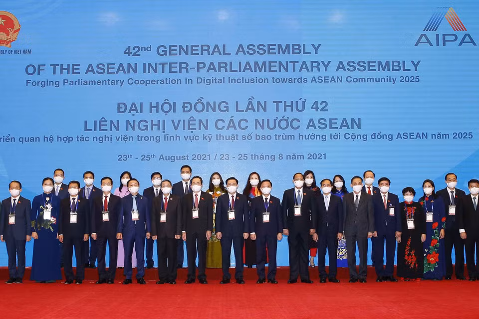 Chủ tịch Quốc hội Vương Đình Huệ và các đại biểu tham dự Đại hội đồng AIPA lần thứ 42 (AIPA 42). (Ảnh: Doãn Tấn/TTXVN)