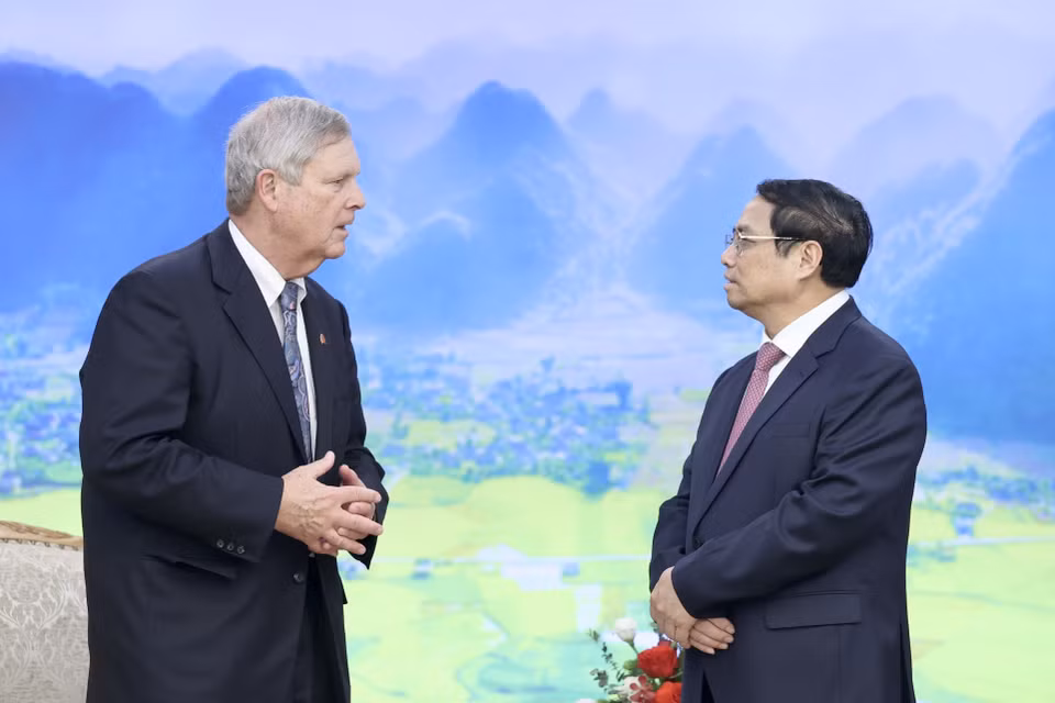 Thủ tướng Phạm Minh Chính tiếp Bộ trưởng Nông nghiệp Hoa Kỳ Thomas Vilsack. (Ảnh: Dương Giang/TTXVN)