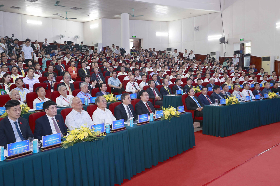 Chủ tịch Quốc hội Vương Đình Huệ và các đại biểu dự Hội nghị công bố quy hoạch tỉnh và xúc tiến đầu tư vào tỉnh Hà Tĩnh. (Ảnh: Doãn Tấn/TTXVN)