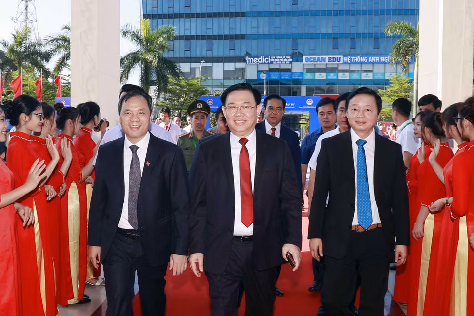 Chủ tịch Quốc hội Vương Đình Huệ và đại biểu đến dự hội nghị. (Ảnh: Doãn Tấn/TTXVN)