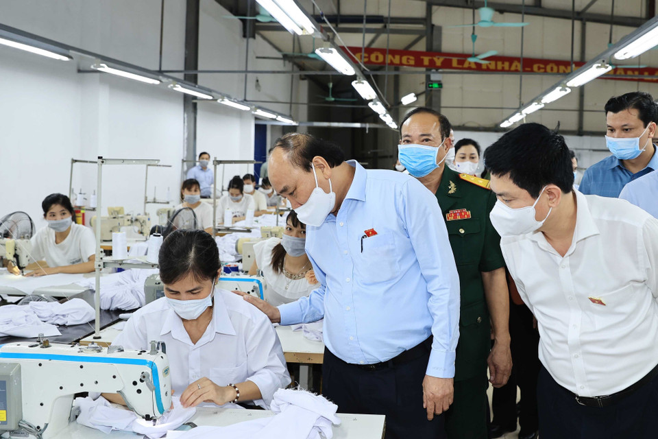 Chủ tịch nước mong muốn Bộ Lao động, Thương binh và Xã hội, cấp ủy, chính quyền các cấp trên cả nước và tỉnh Hà Nam sẽ tiếp tục dành những điều kiện tốt hơn nữa để chăm lo cho các thương bệnh binh, người có công trên địa bàn. (Ảnh: Thống Nhất/TTXVN)