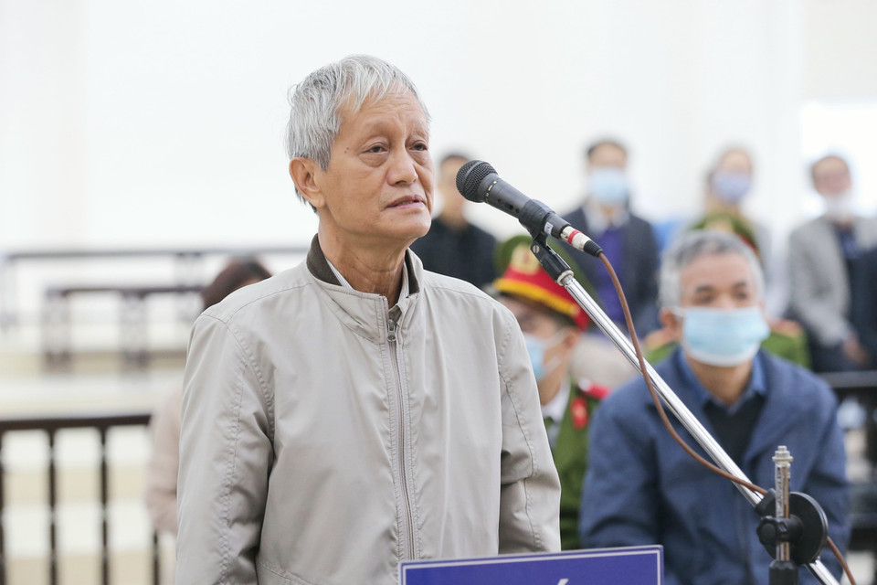 Bị cáo Lâm Nguyên Khôi (65 tuổi, cựu Phó Giám đốc Sở Kế hoạch và Đầu tư Thành phố Hồ Chí Minh) khai báo trước tòa. (Ảnh: Doãn Tấn/TTXVN)