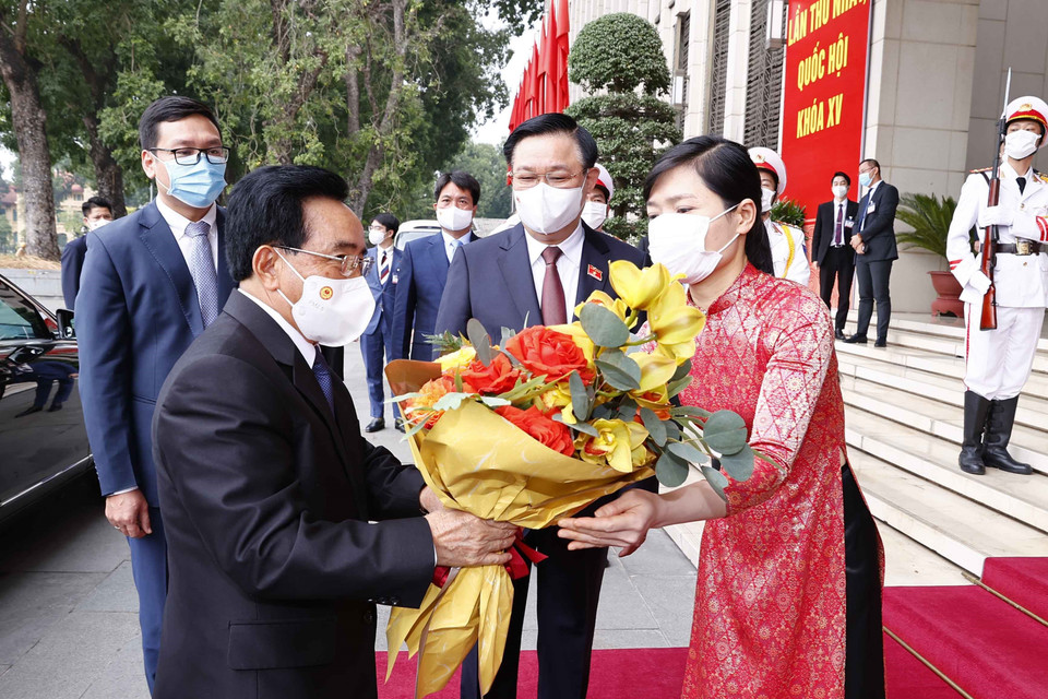 Chiều 8/1, tại Nhà Quốc hội, Chủ tịch Quốc hội Vương Đình Huệ hội kiến Thủ tướng Lào Phankham Viphavanh đang trong chuyến thăm chính thức Việt Nam. (Ảnh: Doãn Tấn/TTXVN)