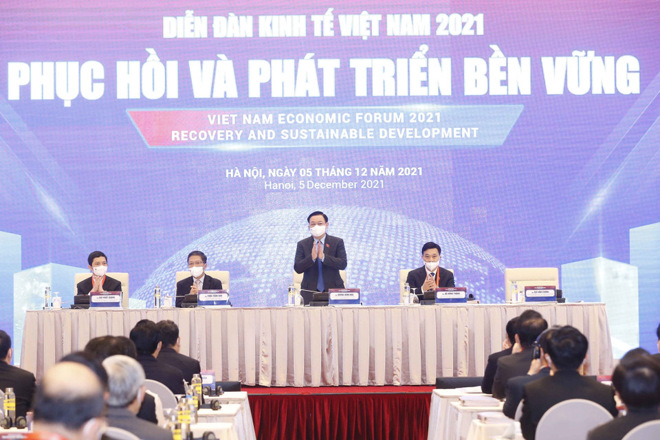 Chủ tịch Quốc hội Vương Đình Huệ và các đại biểu dự Diễn đàn Kinh tế Việt Nam 2021. (Ảnh: Doãn Tấn/TTXVN)