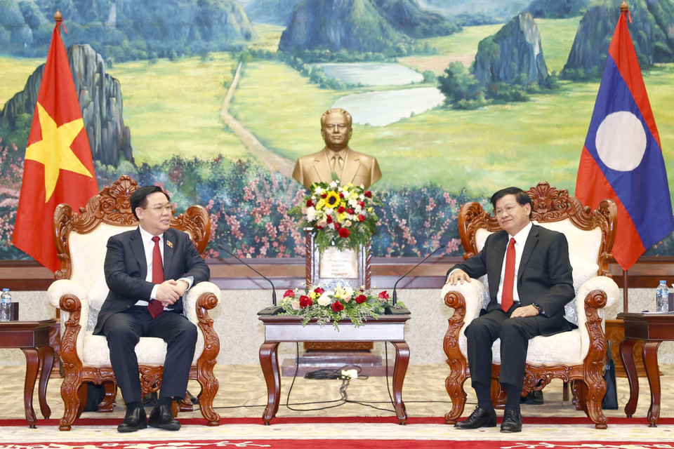 Chủ tịch Quốc hội Vương Đình Huệ đến chào xã giao Tổng Bí thư, Chủ tịch nước Lào Thongloun Sisoulith. (Ảnh: Doãn Tấn/TTXVN)