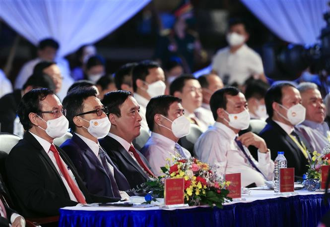 Các đại biểu dự lễ khánh thành Đền thờ Vua Hùng tại Cần Thơ. (Ảnh: Thống Nhất/TTXVN)