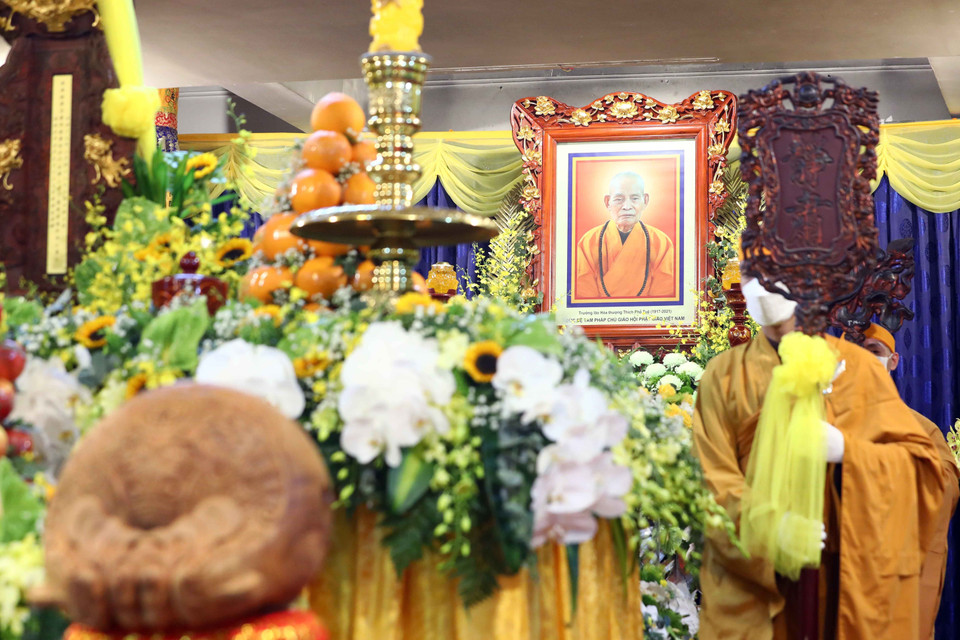Sáng 22/10/2021 (tức 18 tháng 9 năm Tân Sửu), tại Tổ đình Viên Minh (chùa Ráng) thuộc xã Quang Lãng, huyện Phú Xuyên, Hà Nội, Trung ương Giáo hội Phật giáo Việt Nam tổ chức Lễ viếng Đại lão Hòa thượng, Đệ tam Pháp chủ Hội đồng Chứng minh Giáo hội Phật giáo Việt Nam Thích Phổ Tuệ. (Ảnh: Phạm Kiên/TTXVN)