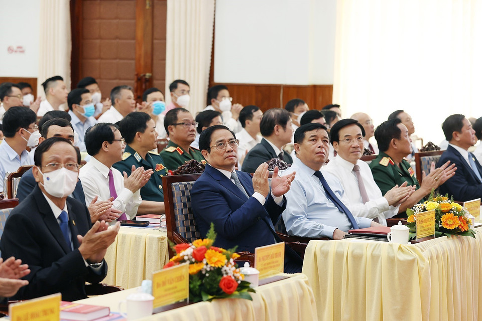 Thủ tướng Phạm Minh Chính và các đại biểu. (Ảnh: Dương Giang/TTXVN)