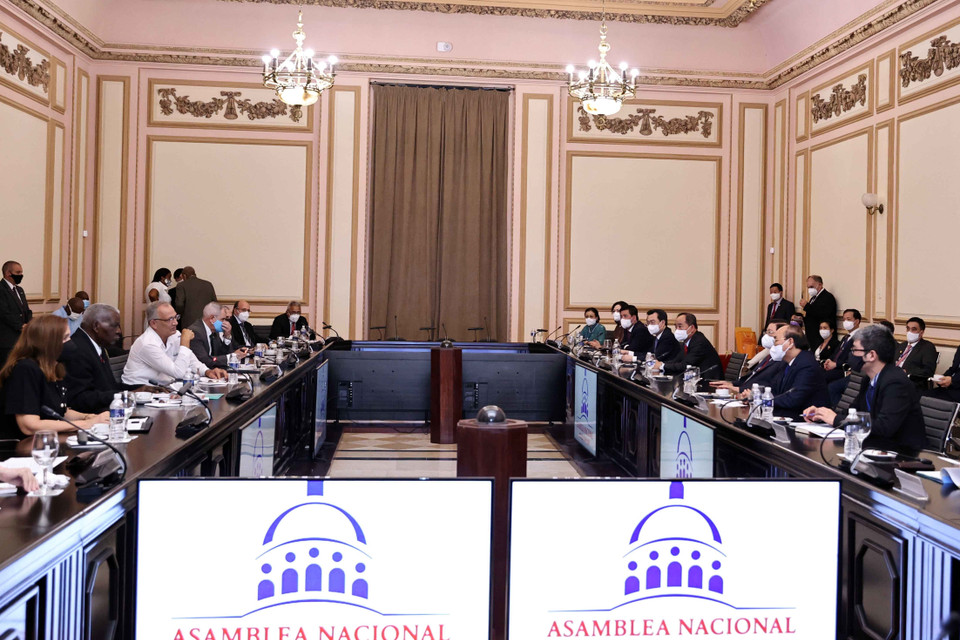 Chủ tịch nước Nguyễn Xuân Phúc hội kiến Chủ tịch Quốc hội Cộng hòa Cuba Esteban Lazo Hernández. (Ảnh: Thống Nhất/TTXVN)