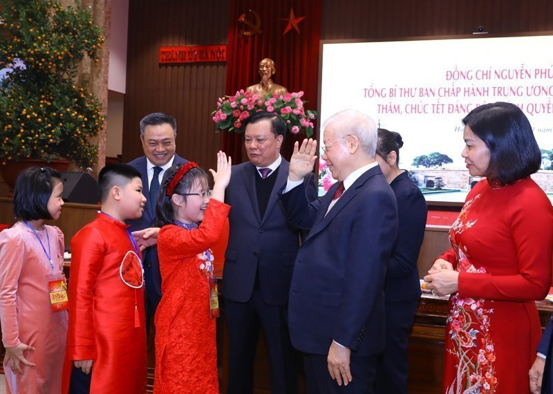 Tổng Bí thư Nguyễn Phú Trọng chúc Tết Đảng bộ, chính quyền và nhân dân Thủ đô Hà Nội. (Ảnh: Văn Điệp/TTXVN)
