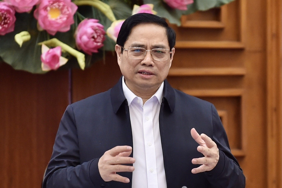 Sáng 5/12, tại Trụ sở Chính phủ, Thủ tướng Phạm Minh Chính chủ trì họp với các bộ, ngành, chuyên gia về thúc đẩy nghiên cứu, chuyển giao công nghệ sản xuất vaccine, thuốc điều trị COVID-19 trong nước và nhập khẩu vaccine, thuốc điều trị COVID-19. (Ảnh: Dương Giang/TTXVN)