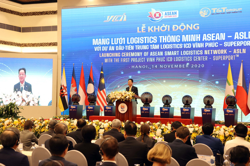 Chủ tịch Hội đổng quản trị, kiêm Tổng giám đốc T&amp;T Đỗ Quang Hiển phát biểu tại Lễ khởi động Mạng lưới Logistics thông minh ASEAN - ASLN. (Ảnh: Thống Nhất/TTXVN)