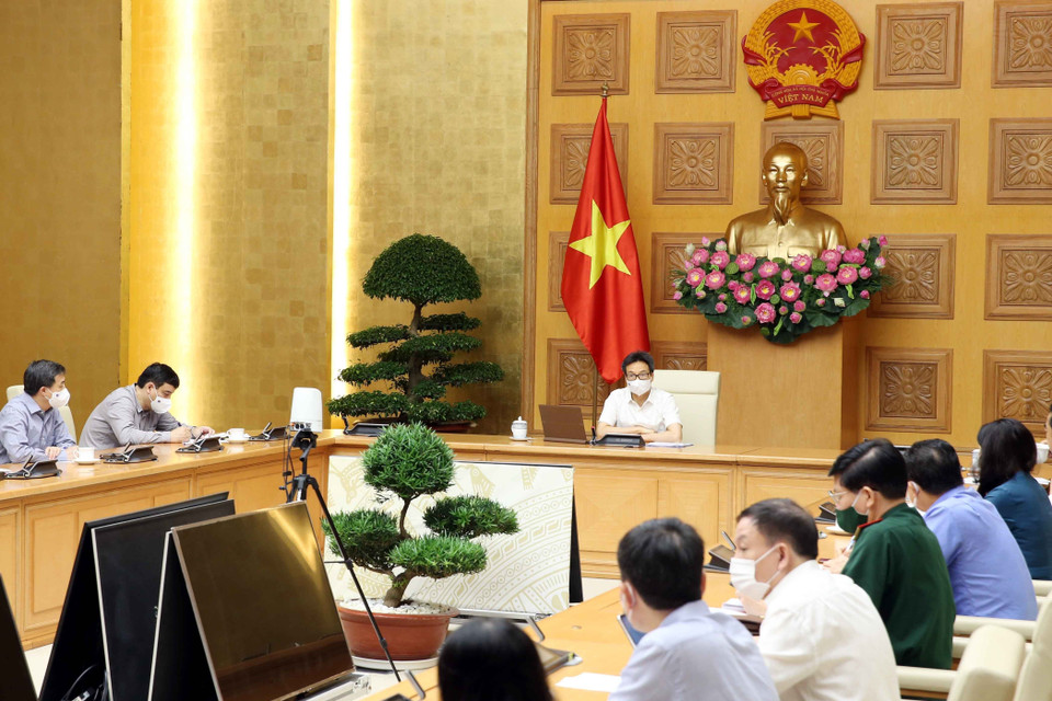 Sáng 18/7, tại Trụ sở Chính phủ, Phó Thủ tướng Vũ Đức Đam, Trưởng Ban chỉ đạo Quốc gia phòng, chống dịch bệnh COVID-19, chủ trì cuộc họp Ban chỉ đạo về triển khai các biện pháp phòng, chống dịch hiện nay. (Ảnh: Phạm Kiên/TTXVN)