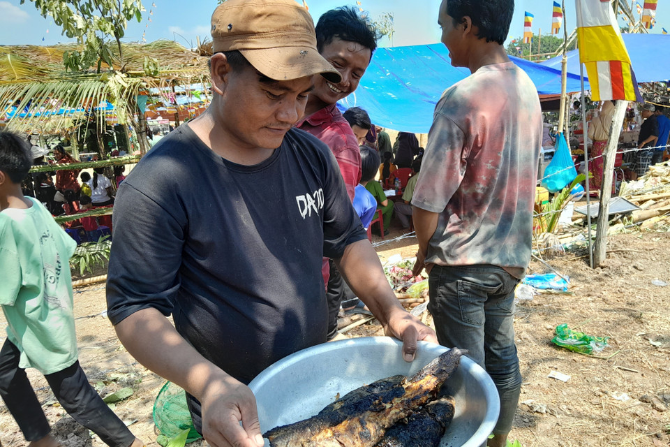 Lễ Phá Bàu của đồng bào dân tộc Khmer ở xã Lộc Khánh là lễ hội truyền thống. Đây là loại hình văn hóa dân gian tổng hợp, chứa đựng nhiều giá trị độc đáo riêng, nội dung phong phú và đa dạng của người Khmer ở Lộc Khánh nói riêng và tỉnh Bình Phước nói chung. (Ảnh: K GỬIH/TTXVN)