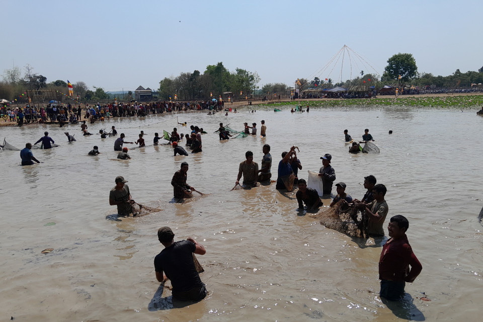 Qua lễ hội, người Khmer cầu mong sự bình an, khỏe mạnh, mùa màng được bội thu, cây cối tốt tươi, vạn vật sinh sôi nảy nở. (Ảnh: K GỬIH/TTXVN)