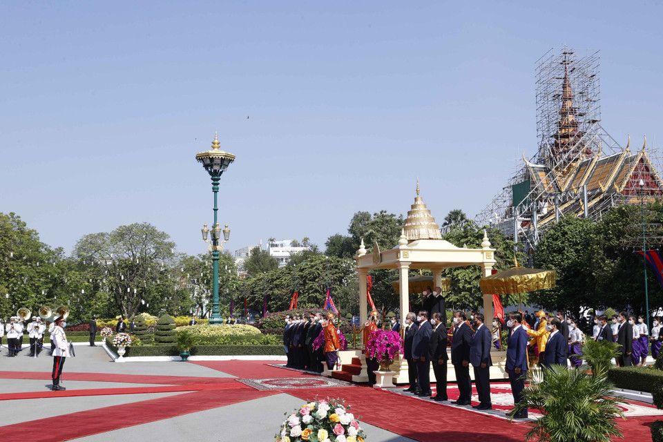 Quang cảnh Lễ đón Chủ tịch nước Nguyễn Xuân Phúc tại Cung điện Hoàng gia Campuchia. (Ảnh: Thống Nhất/TTXVN)