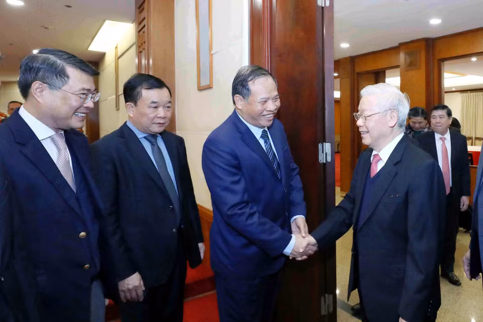 Tổng Bí thư, Chủ tịch nước Nguyễn Phú Trọng với các Ủy viên Trung ương dự hội nghị. (Ảnh: Phương Hoa/TTXVN)