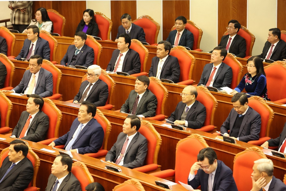 Các vị lãnh đạo Đảng, Nhà nước và các đại biểu dự bế mạc Hội nghị Trung ương lần thứ mười bốn. (Ảnh: Trí Dũng/TTXVN)