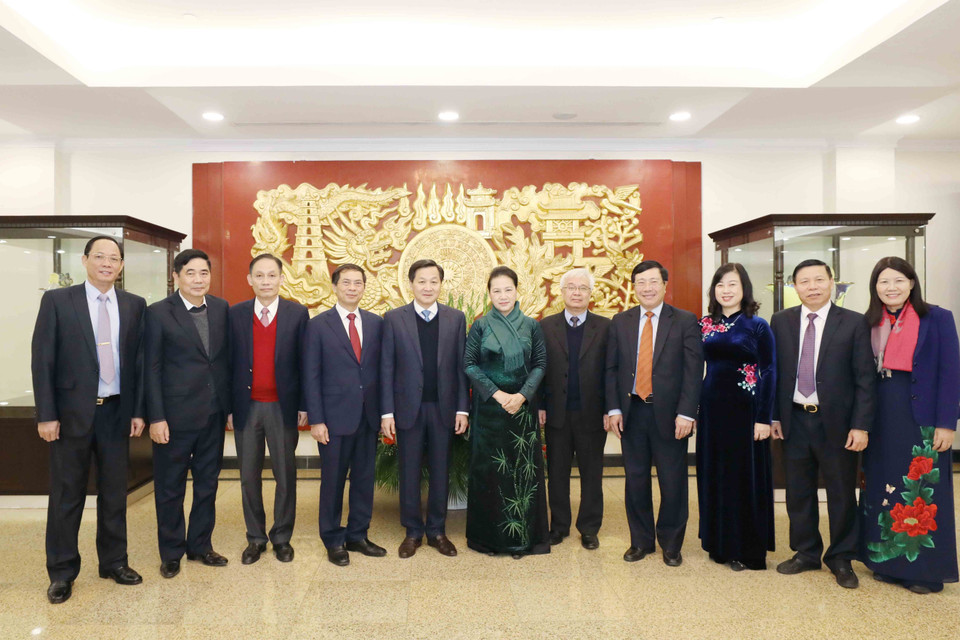 Chủ tịch Quốc hội Nguyễn Thị Kim Ngân với các Ủy viên Trung ương dự hội nghị. (Ảnh: Phương Hoa/TTXVN)