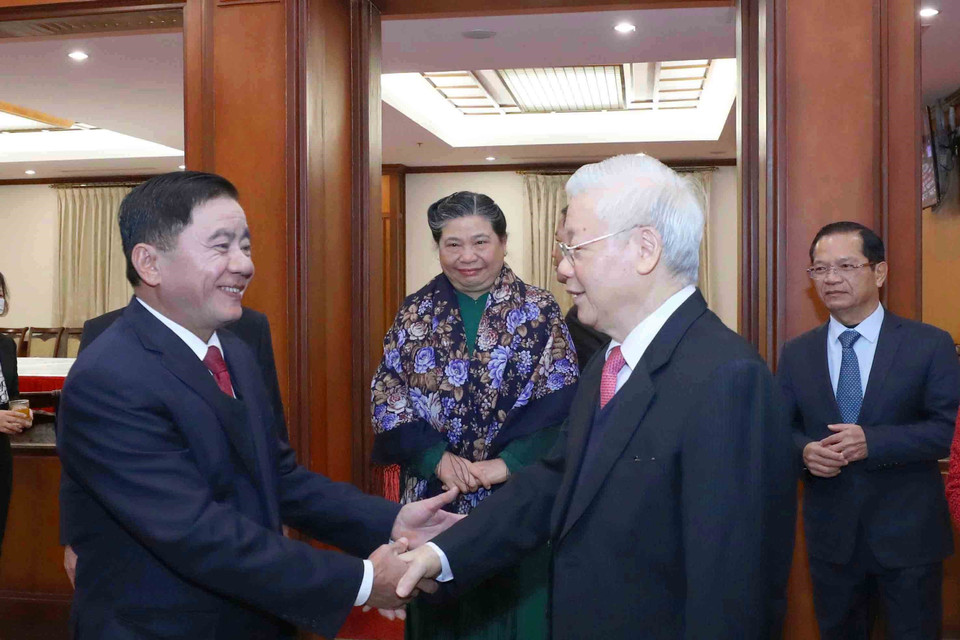 Tổng Bí thư, Chủ tịch nước Nguyễn Phú Trọng với các vị Ủy viên Trung ương dự hội nghị. (Ảnh: Phương Hoa/TTXVN)