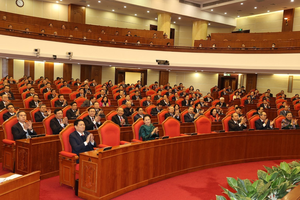 Các vị lãnh đạo Đảng, Nhà nước và các đại biểu dự bế mạc Hội nghị Trung ương lần thứ mười bốn. (Ảnh: Trí Dũng/TTXVN)