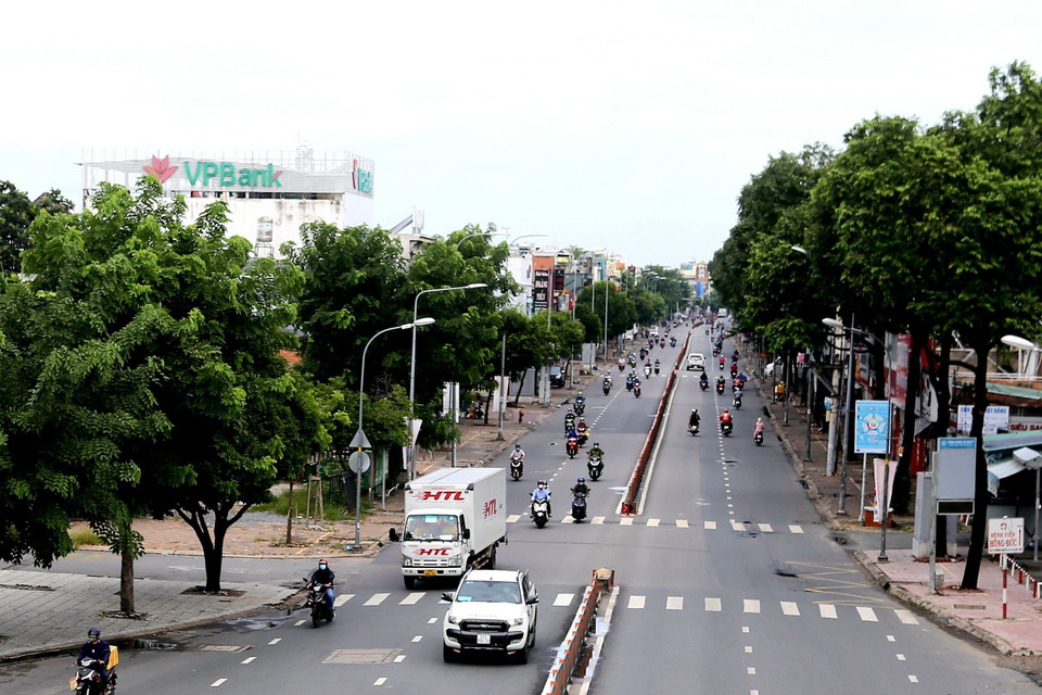Giao thông trên đường Quang Trung (quận Gò Vấp) khá đông đúc. (Ảnh: Thành Chung/TTXVN)