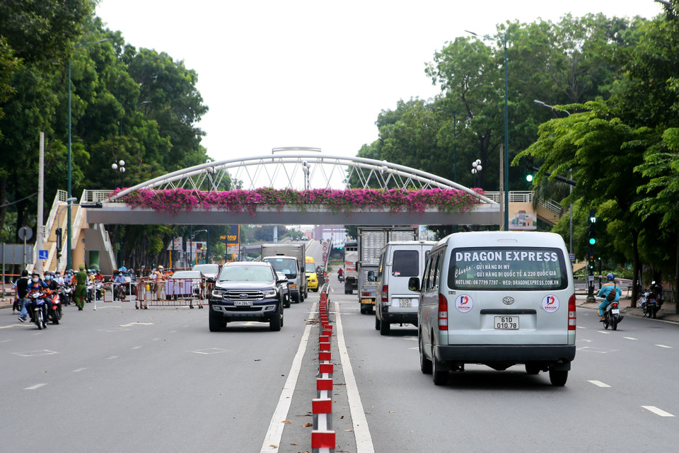 Giao thông đông đúc trên đường Hoàng Minh Giám, quận Phú Nhuận sáng 13/8. (Ảnh: Thành Chung/TTXVN)
