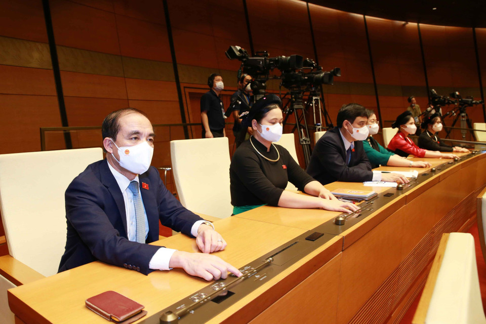 Đoàn đại biểu Quốc hội tỉnh Tuyên Quang biểu quyết thông qua Nghị quyết kỳ họp thứ nhất, Quốc hội khóa XV. (Ảnh: Phương Hoa/TTXVN)