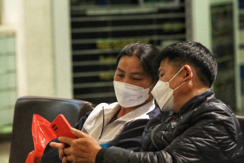 Chuyên cơ mang số hiệu QH9066 của Hãng hàng không Bamboo Airways đưa công dân Việt Nam sơ tán từ Ukraine hạ cánh xuống sân bay Quốc tế Nội Bài vào lúc 6h15 ngày 10/3. (Ảnh: Tuấn Anh/TTXVN)