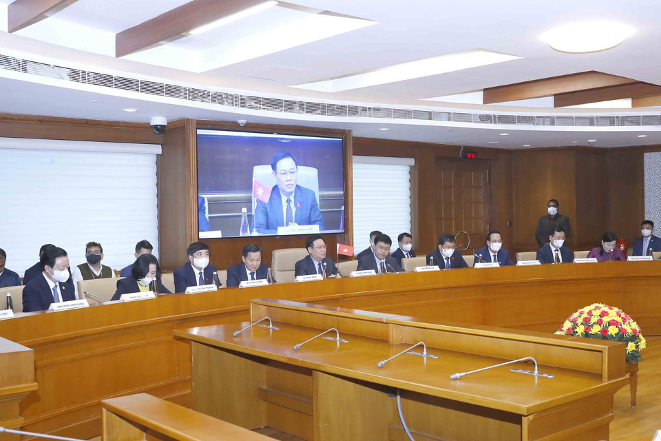 Sáng 17/12/2021 (theo giờ địa phương), tại Thủ đô New Delhi, Chủ tịch Quốc hội Vương Đình Huệ chào xã giao Chủ tịch Thượng viện Ấn Độ, Phó Tổng thống Venkaiah Naidu. (Ảnh: Doãn Tấn/TTXVN)