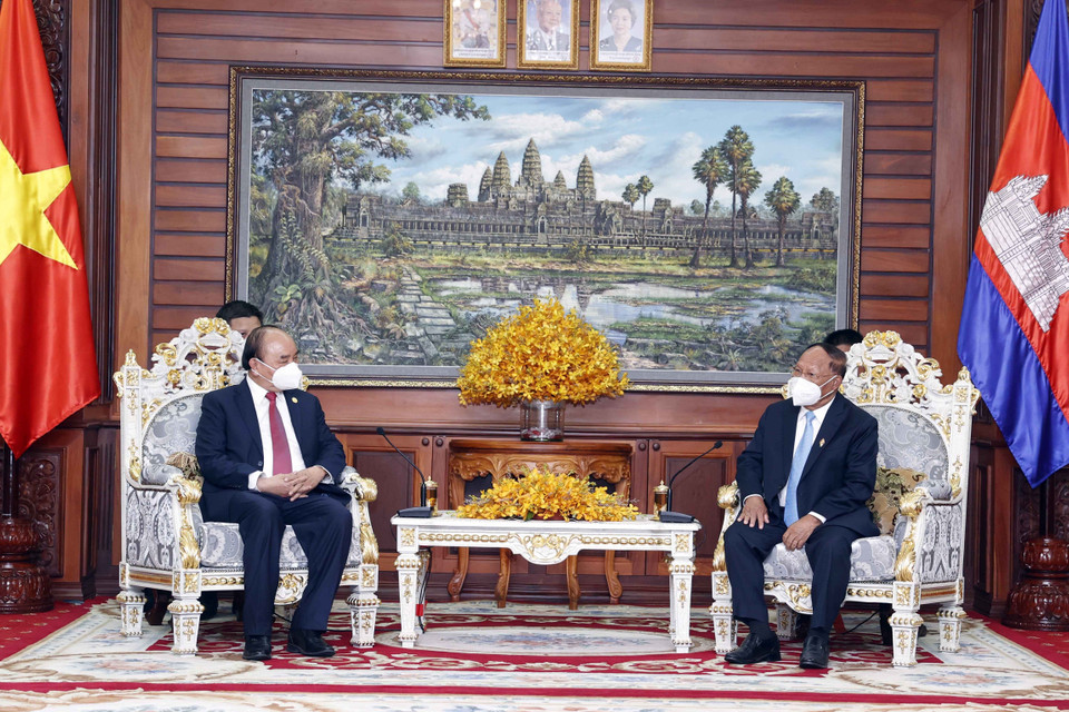 Chủ tịch nước Nguyễn Xuân Phúc hội kiến Chủ tịch Hạ viện Campuchia Samdech Akka Moha Ponhea Chakrei Heng Samrin. (Ảnh: Thống Nhất/TTXVN)