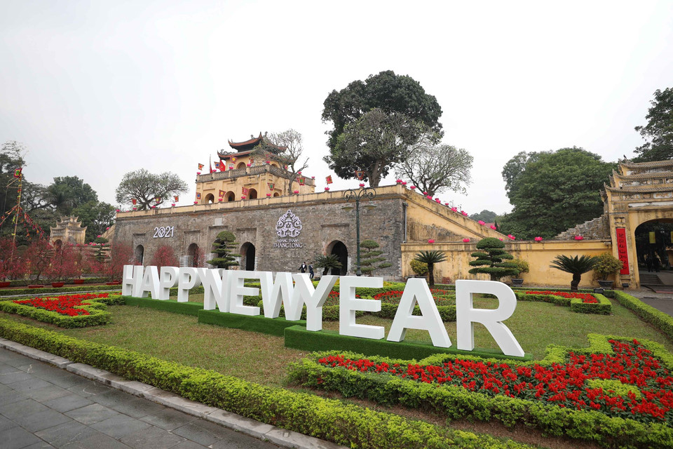 Đón Xuân mới Tân Sửu 2021, Hoàng Thành Thăng Long được trang trí rực rỡ. (Ảnh: Thanh Tùng/TTXVN)