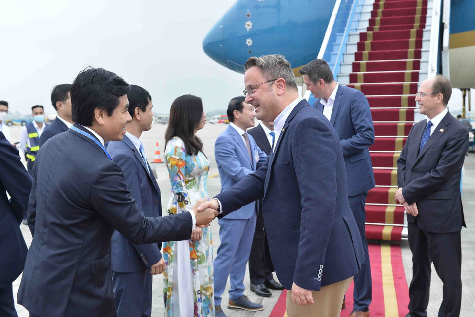 Lễ đón Thủ tướng Đại Công quốc Luxembourg Xavier Bettel tại Sân bay Quốc tế Nội Bài, Hà Nội. (Ảnh: Minh Đức/TTXVN)