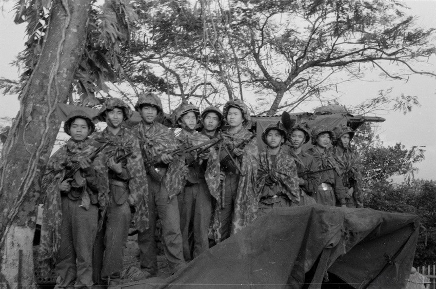 Một đơn vị mũi nhọn của Quân Giải phóng Quảng Trị đánh chiếm trụ sở chỉ huy của ngụy và khu vực tòa nhà của cố vấn Mỹ tại huyện lị Hướng Hóa. (Ảnh: Tư liệu TTXVN)