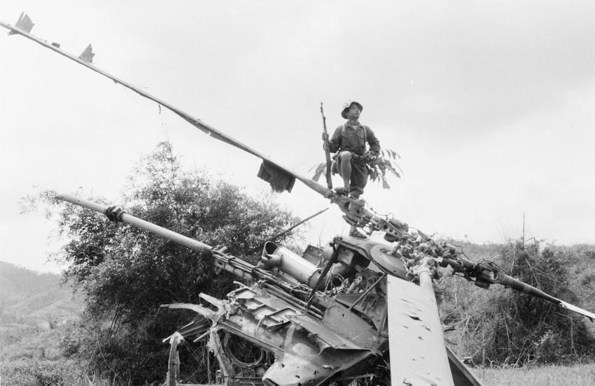 Xác máy bay Mỹ bị Quân Giải phóng bắn rơi trong chiến dịch Đường 9 - Khe Sanh. (Ảnh: Tư liệu TTXVN)