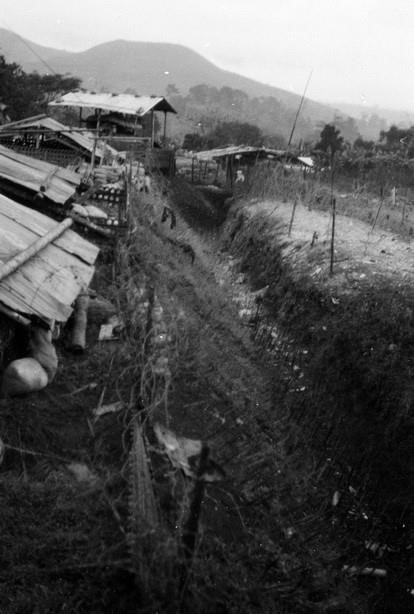 Căn cứ Khe Sanh của địch sau khi bị Quân giải phóng Bắc Quảng Trị tấn công, phá tan. (Ảnh: Tư liệu TTXVN)