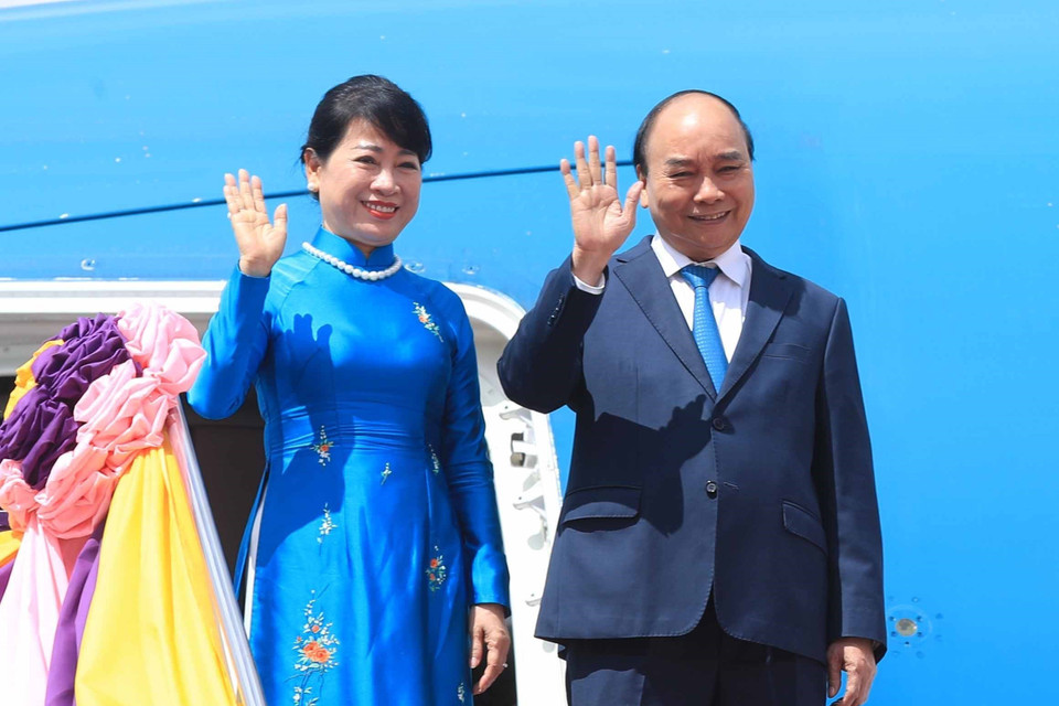 Chủ tịch nước Nguyễn Xuân Phúc và Phu nhân tại Sân bay Không quân Hoàng gia Thái Lan. (Ảnh: Thống Nhất/TTXVN)