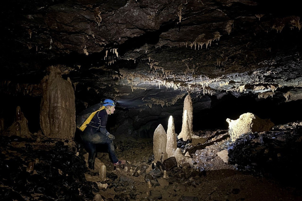 Các hang động mới phát hiện tại Quảng Bình. (Ảnh: TTXVN phát)